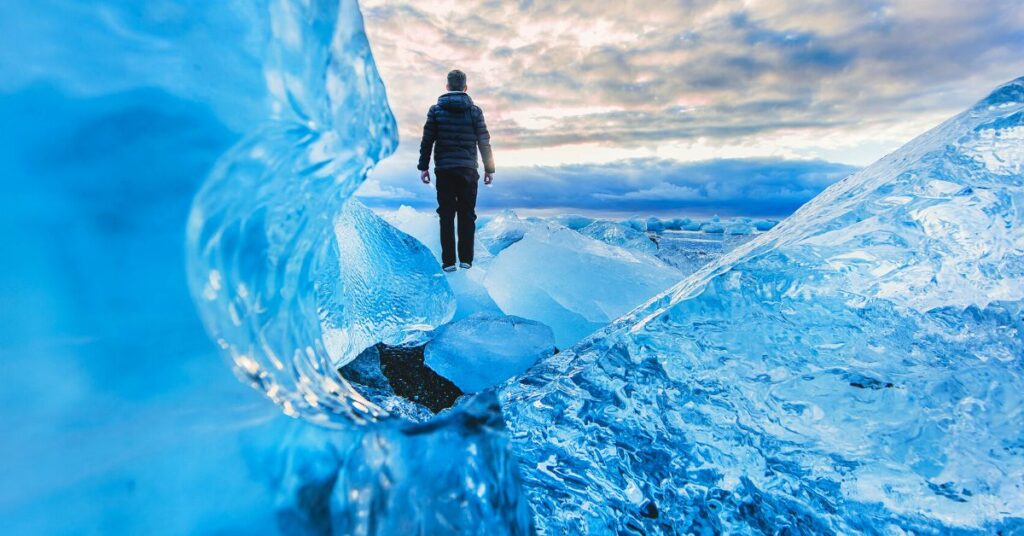 Are polar ice caps melting? Overview and next years predictions Hourglass